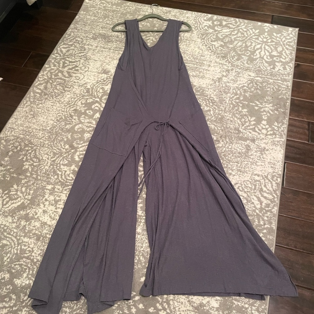 Free People Beach- Xs/s-OVERSIZED Wrap wide leg jumpsuit/Romper. NWT Never worn.